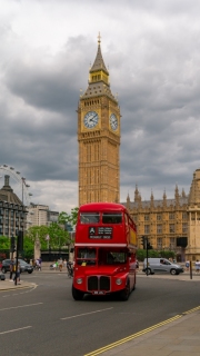 Amazing London cityscape what is included the Big Ben, home oft Goverment's parliament. Thi iconiq ols red bus is turning in the foreground