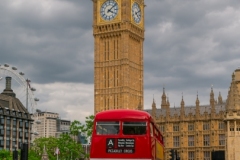 Amazing London cityscape what is included the Big Ben, home oft Goverment's parliament. Thi iconiq ols red bus is turning in the foreground