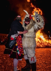 Mohacs-Busojaras-kezi-112