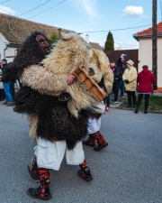 Mohacs-Busojaras-kezi-19