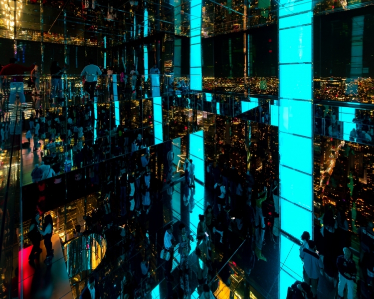 09.15. 23. New York, USA. The Summit one vanderbilt observatory deck is a wonderland. Glass floor, mirrors and windows everywhere. You can see the city in a uniqe view.