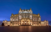 Night-view-of-the-illuminated-building-of-the-hungarian-parliament-in-budapest-4