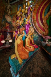 09.01.25. Sri Lanka, Colombo. Famous tourist attraction Gangaramaya Buddhist Temple, Amazing colorful giant statues.