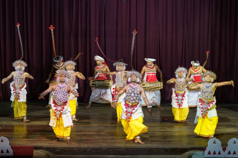 14.01.2025. Kandy, Sri Lanka. Traditional Kandyan dancers perform a cultural drum and dance routine in Kandy, Sri Lanka, wearing vibrant costumes that reflect the island’s rich heritage