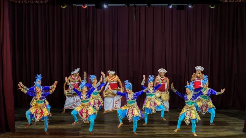 14.01.2025. Kandy, Sri Lanka. Traditional Kandyan dancers perform a cultural drum and dance routine in Kandy, Sri Lanka, wearing vibrant costumes that reflect the island’s rich heritage