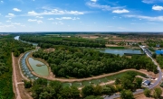 This is a human made river part in Kiskore Hungary. Allow fishes free moving between Tisza river and Tisza lake. Hungarian name is kiskorei hallepcso. Connets the lake with Tisza river