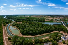 This is a human made river part in Kiskore Hungary. Allow fishes free moving between Tisza river and Tisza lake. Hungarian name is kiskorei hallepcso. Connets the lake with Tisza river