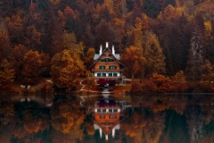 House-on-the-lake